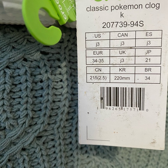 Pokémon Crocs - Picture 5 of 11